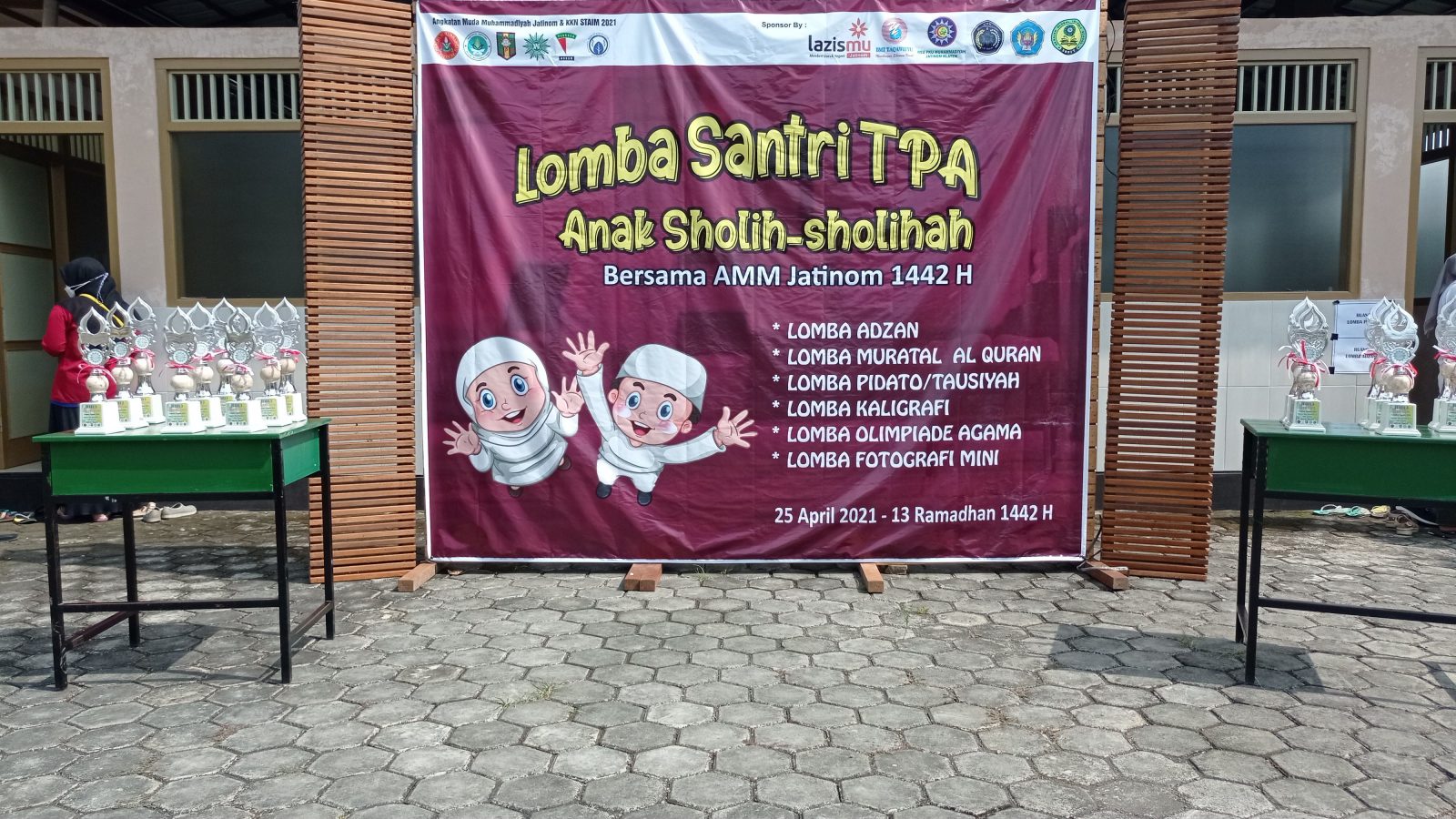 Banner Lomba TPA