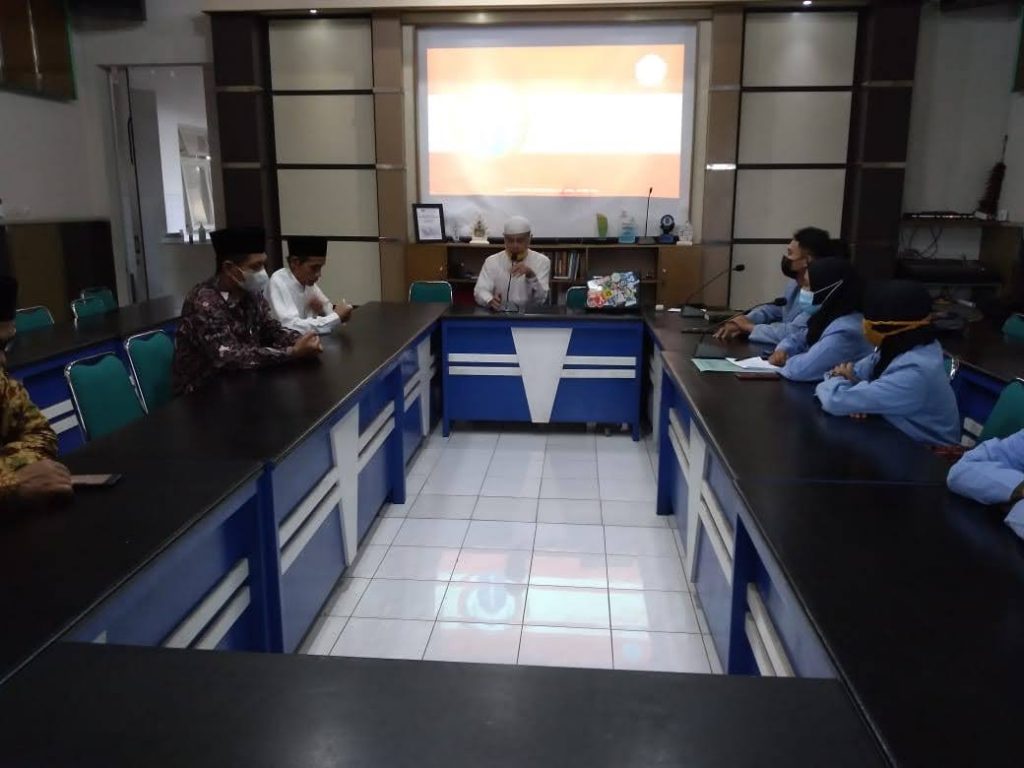 Bp Drs. H. Haryadi saat melakukan Sambutan Acara Penarikan KKN