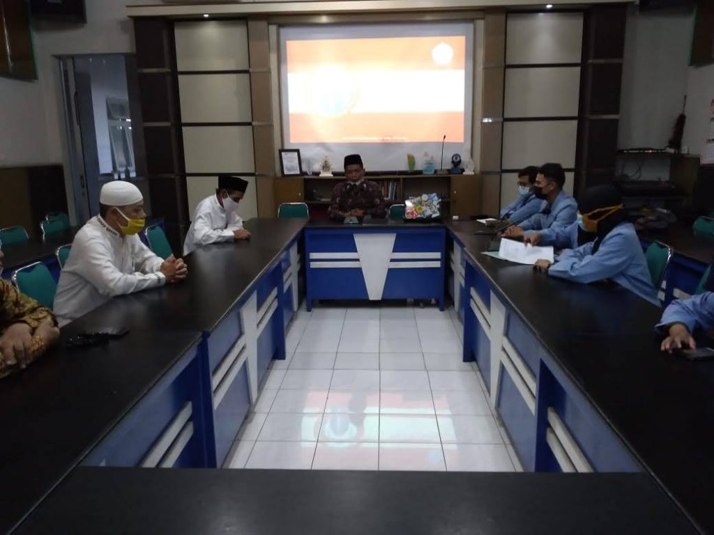 Bp Sumarna MA. ketika melakukan Penarikan Mahasiswa KKN STAIM 2021